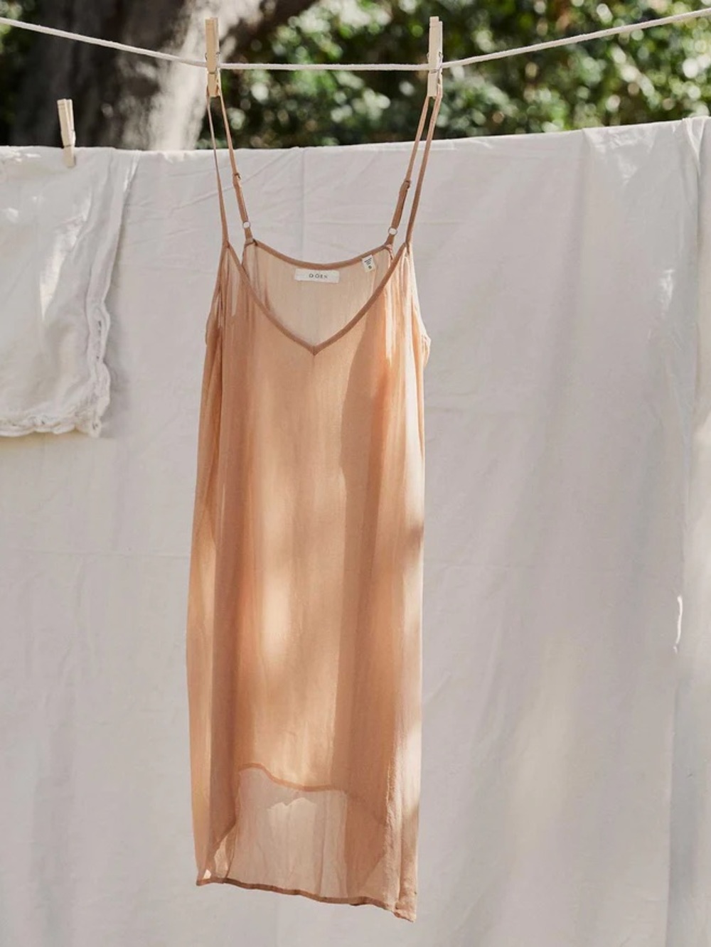 Doen Short Deep V-Neck Slip